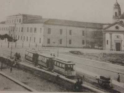 La caserma immortalata in una foto del 1909 tratta dal libro �Architettura militare nell'Italia post unitaria� di Carlo Maria Tangorra